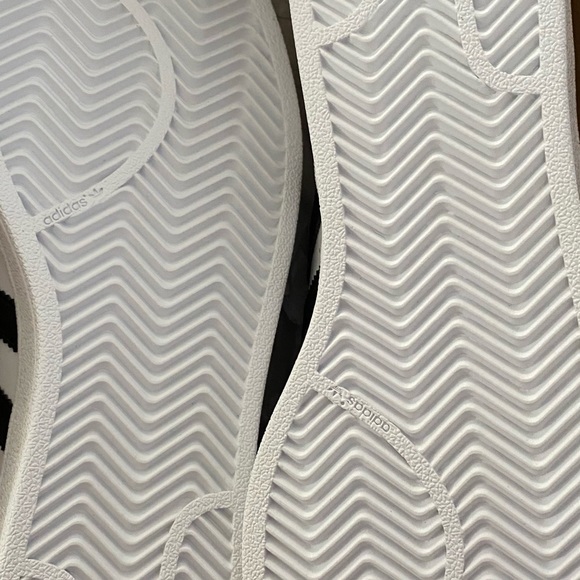 Adidas Superstar - Picture 2 of 3